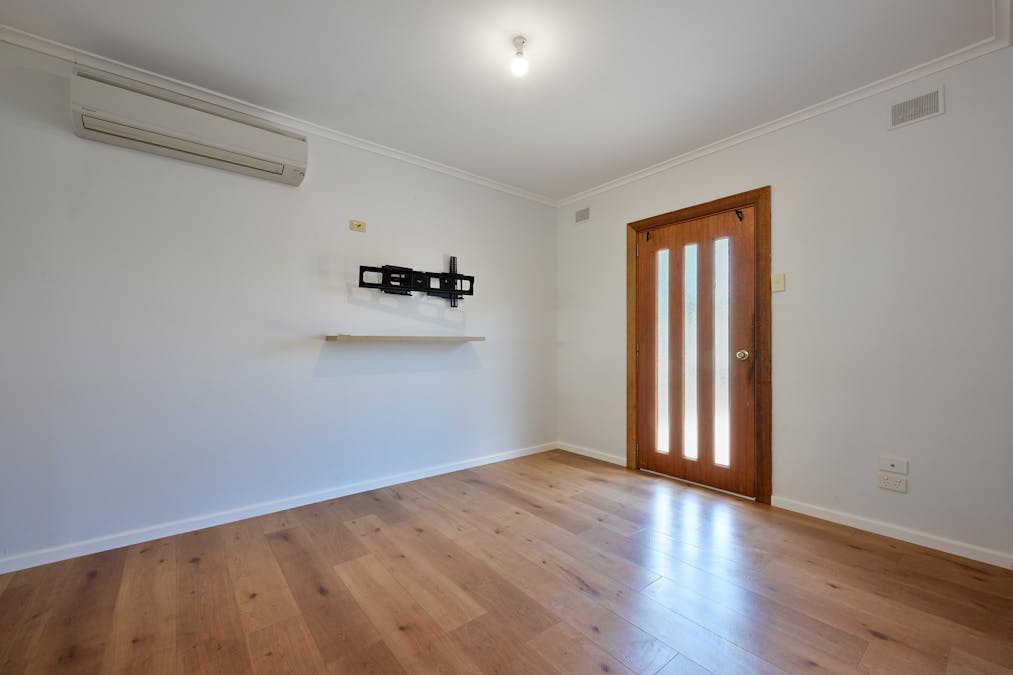 18 Winton Street, Whyalla Stuart, SA, 5608 - Image 2