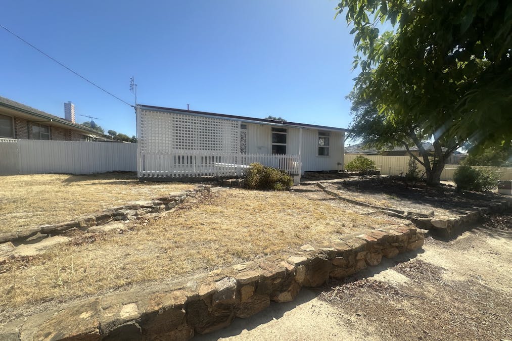 30  Mcintyre Street, Dumbleyung, WA, 6350 - Image 2