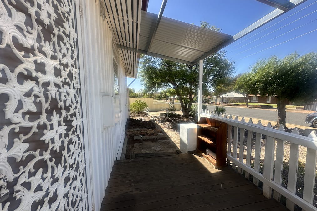 30  Mcintyre Street, Dumbleyung, WA, 6350 - Image 4