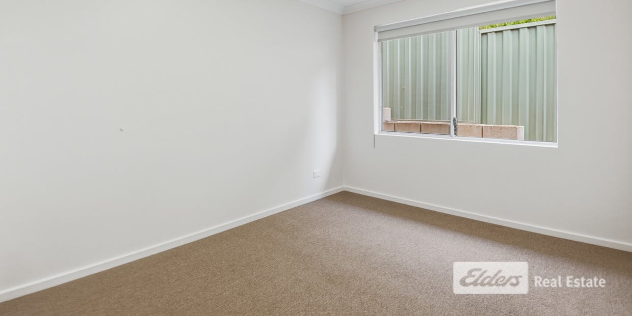 5 Finch Court, Little Grove, WA, 6330 - Image 13