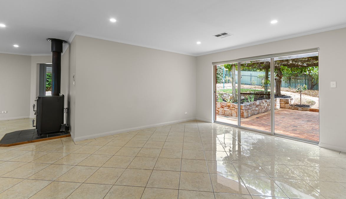 1 Roscrow Court, Clare, SA, 5453 - Image 11
