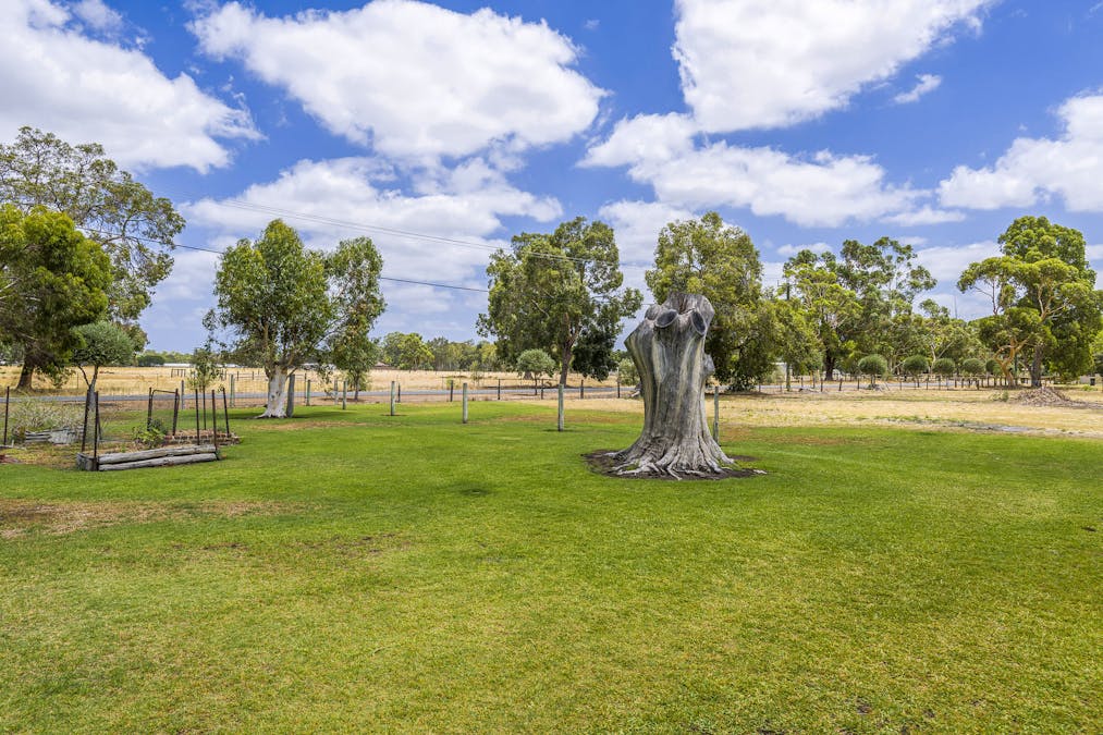 301 Padbury Avenue, Millendon, WA, 6056 - Image 28