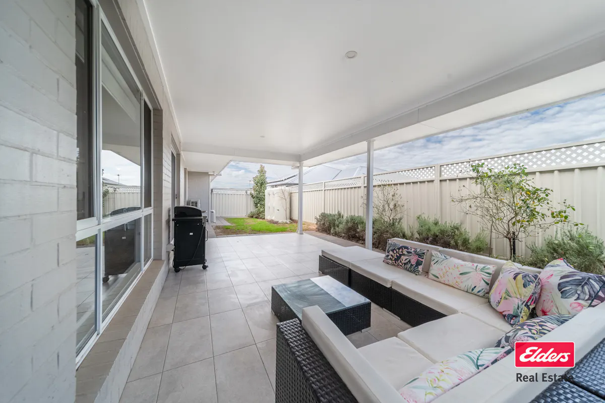 2 Lesmurdie Parade — photo 11 of 12