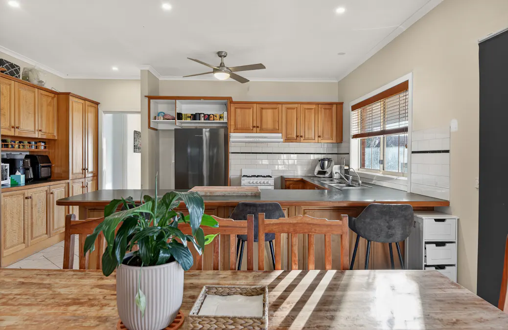 22 Kent Court, Mansfield, VIC, 3722 - Image 3