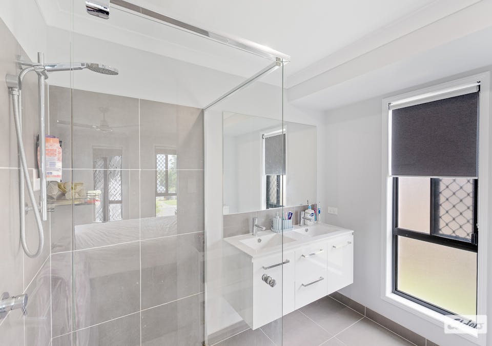 50 Fitzroy Avenue, Clinton, QLD, 4680 - Image 8