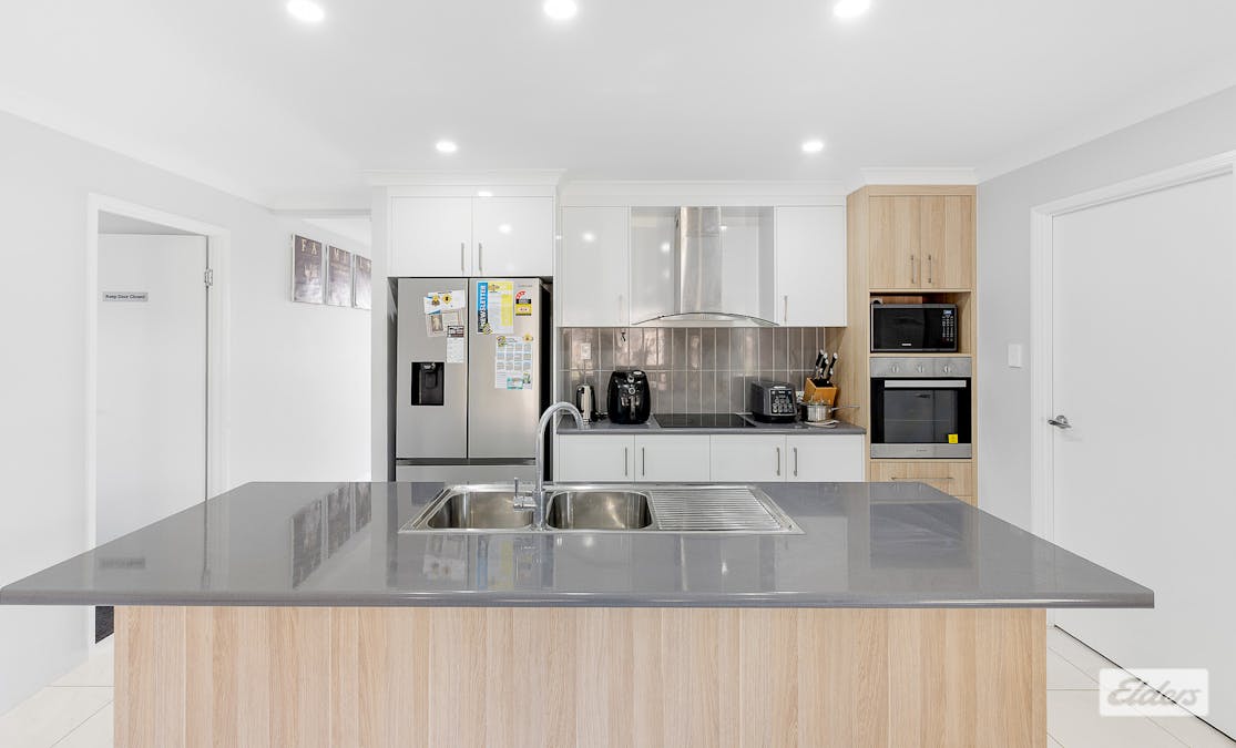 50 Fitzroy Avenue, Clinton, QLD, 4680 - Image 3