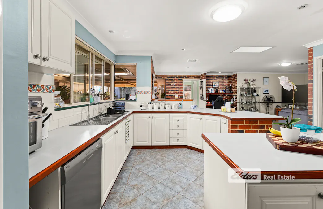 12 Magdalen Place, College Grove, WA, 6230 - Image 10