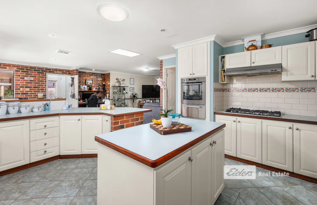 12 Magdalen Place, College Grove, WA, 6230 - Image 11