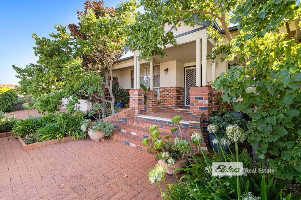 12 Magdalen Place, College Grove, WA, 6230 - Image 2