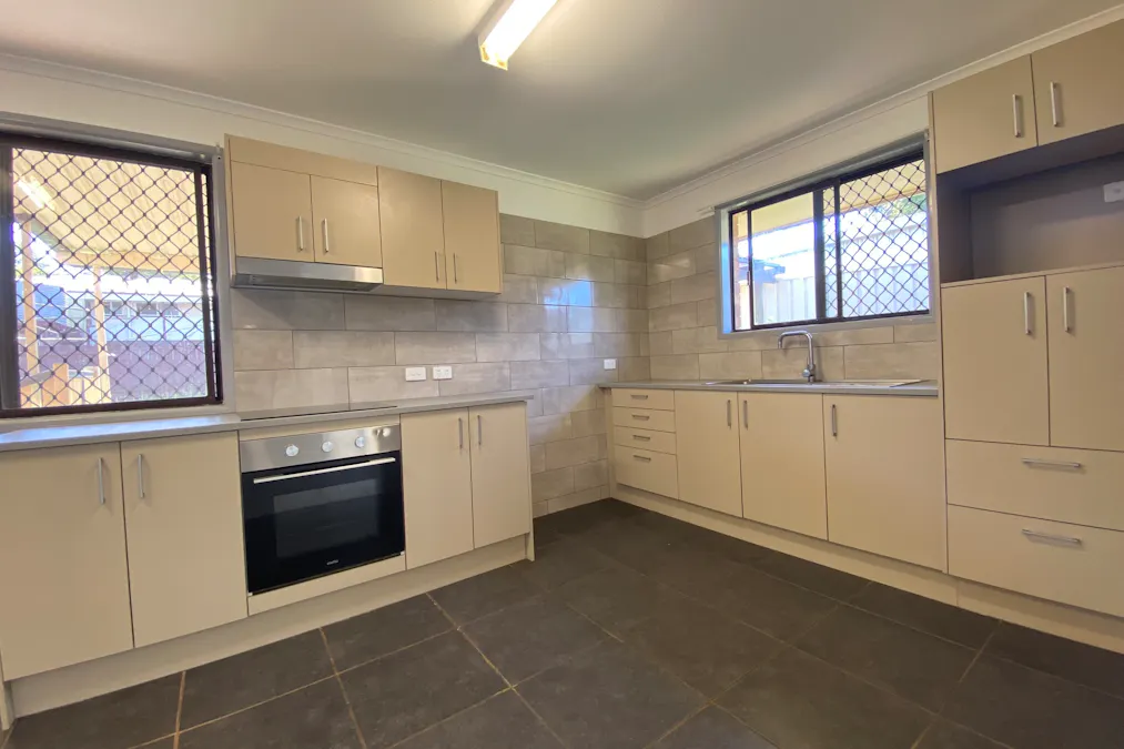 9 Greyfriars Street, Rockville, QLD, 4350 - Image 5