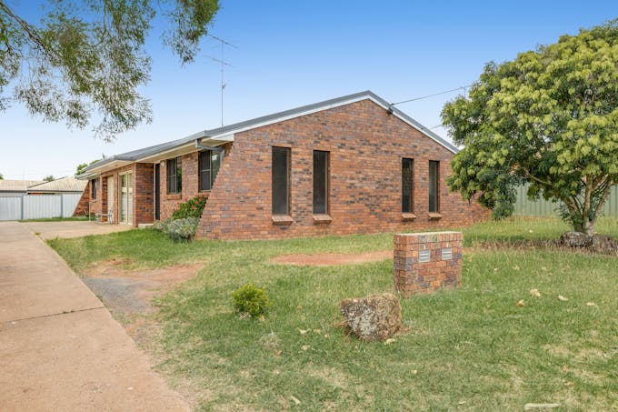 16 Schultz Street, Kearneys Spring, QLD, 4350 - Image 1