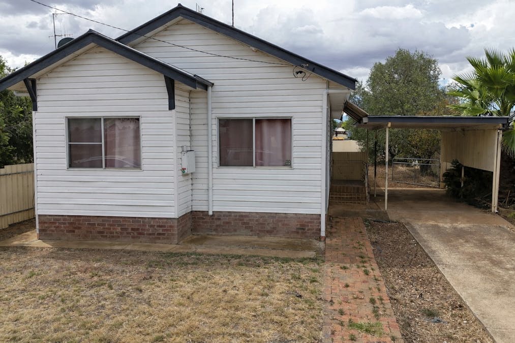 26 Grenfell Street, Parkes, NSW, 2870 - Image 1