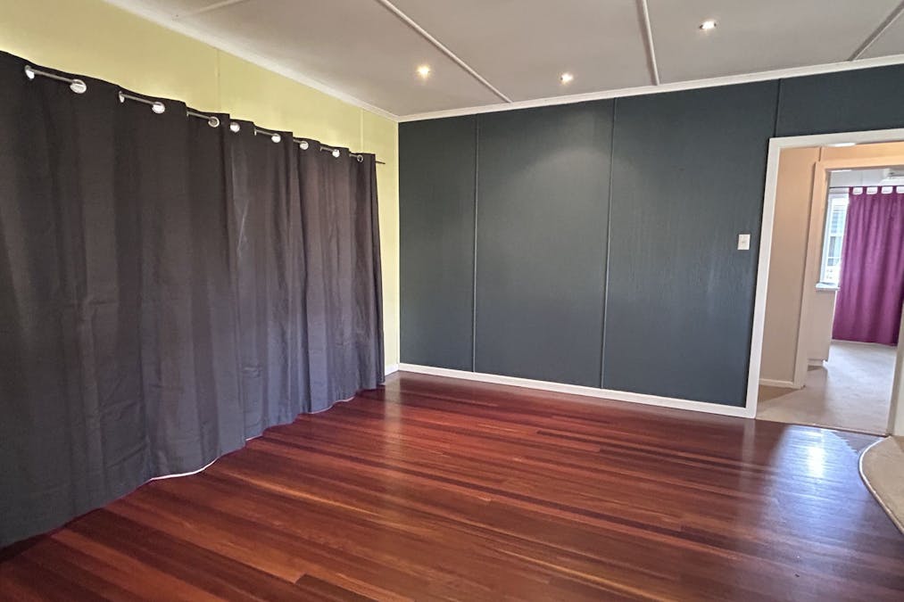 11 Hawthorne Street, Dalby, QLD, 4405 - Image 3