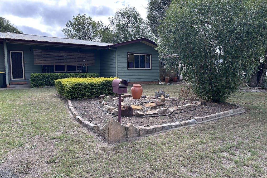 11 Hawthorne Street, Dalby, QLD, 4405 - Image 1