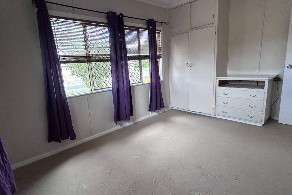 11 Hawthorne Street, Dalby, QLD, 4405 - Image 5