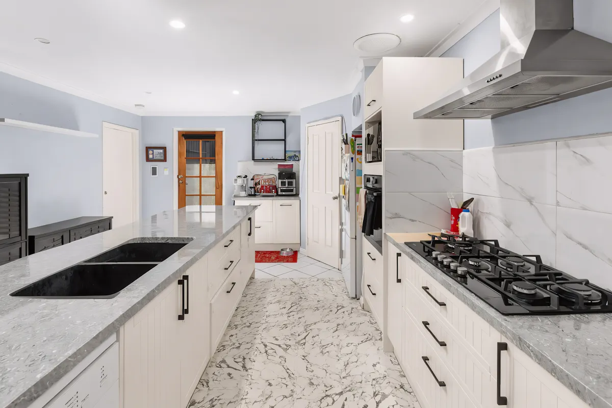 14 Crampton Avenue — photo 3 of 27