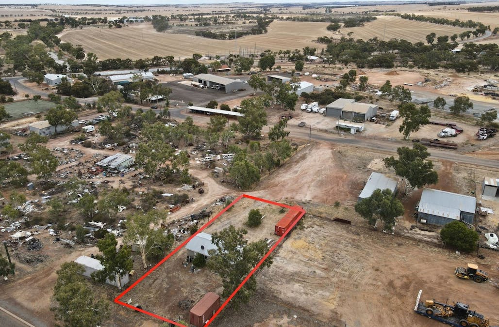 32 Commercial Road, Wongan Hills, WA, 6603 - Image 2