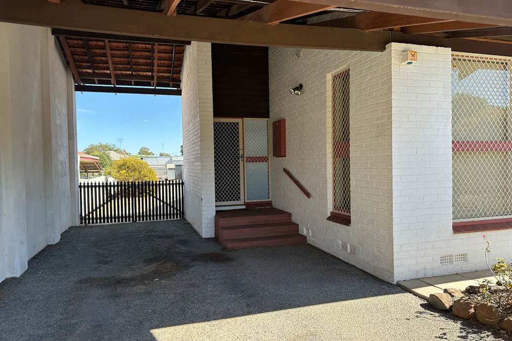 25 Golf Links Road, Katanning, WA, 6317 - Image 2