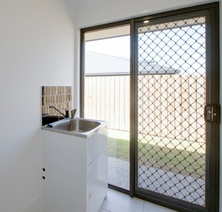 23 Wallace Street, Walloon, QLD, 4306 - Image 15