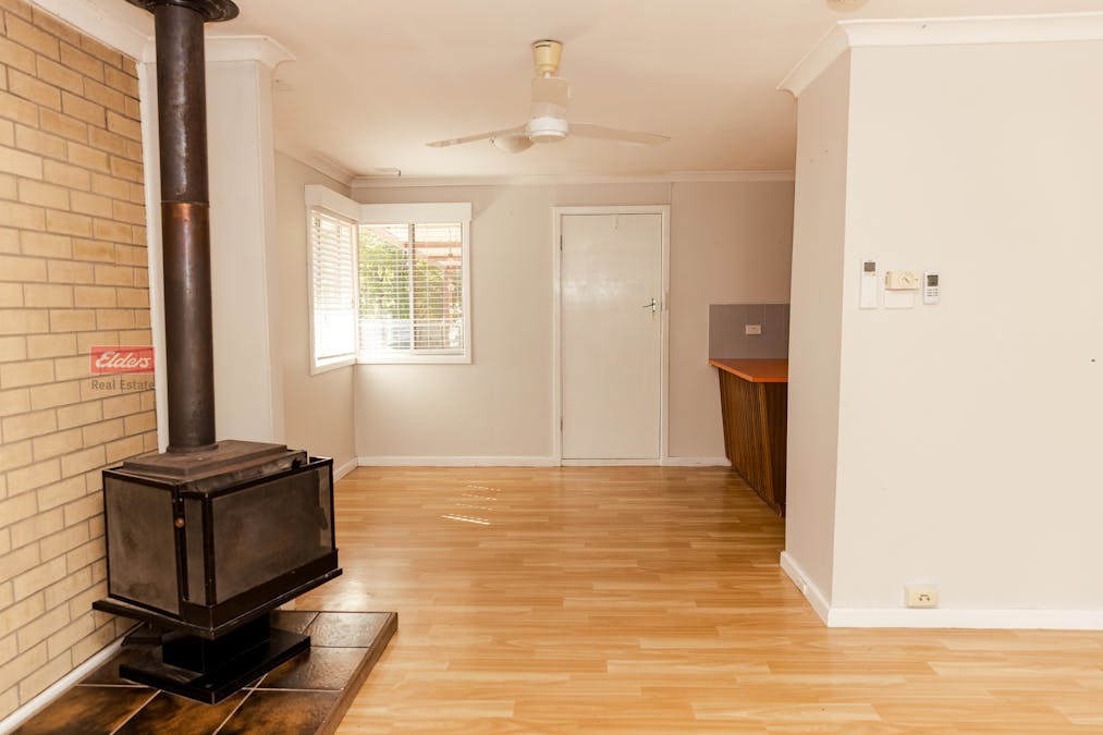 16 Pioneers Road, Merredin, WA, 6415 - Image 2