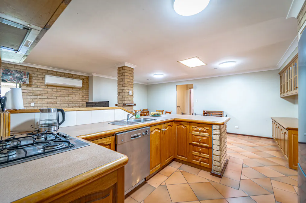 9 Barbrook Way, Warnbro, WA, 6169 - Image 10