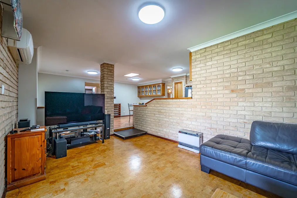 9 Barbrook Way, Warnbro, WA, 6169 - Image 12