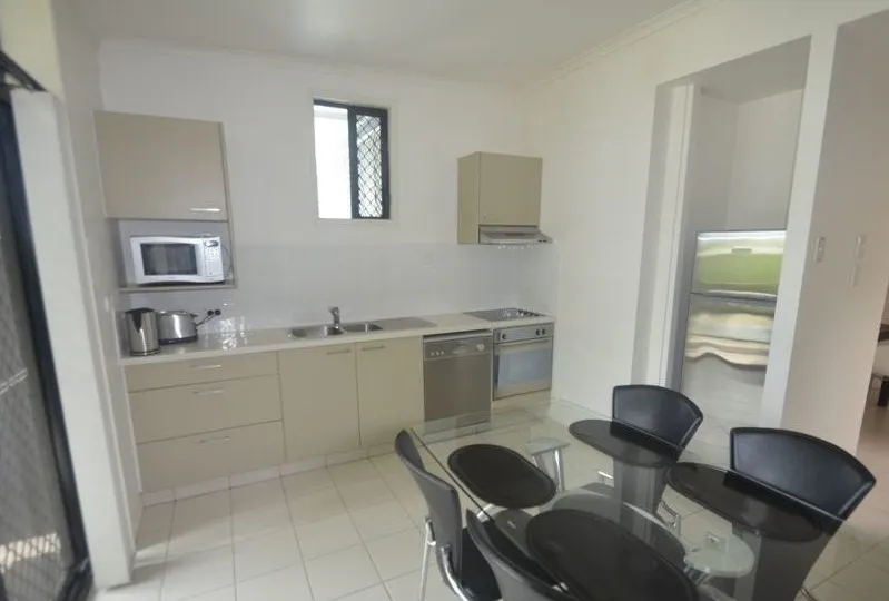 4/170 Auckland Street, Gladstone Central, QLD, 4680 - Image 2