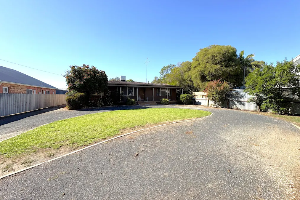 62 Murray Street, Finley, NSW, 2713 - Image 2