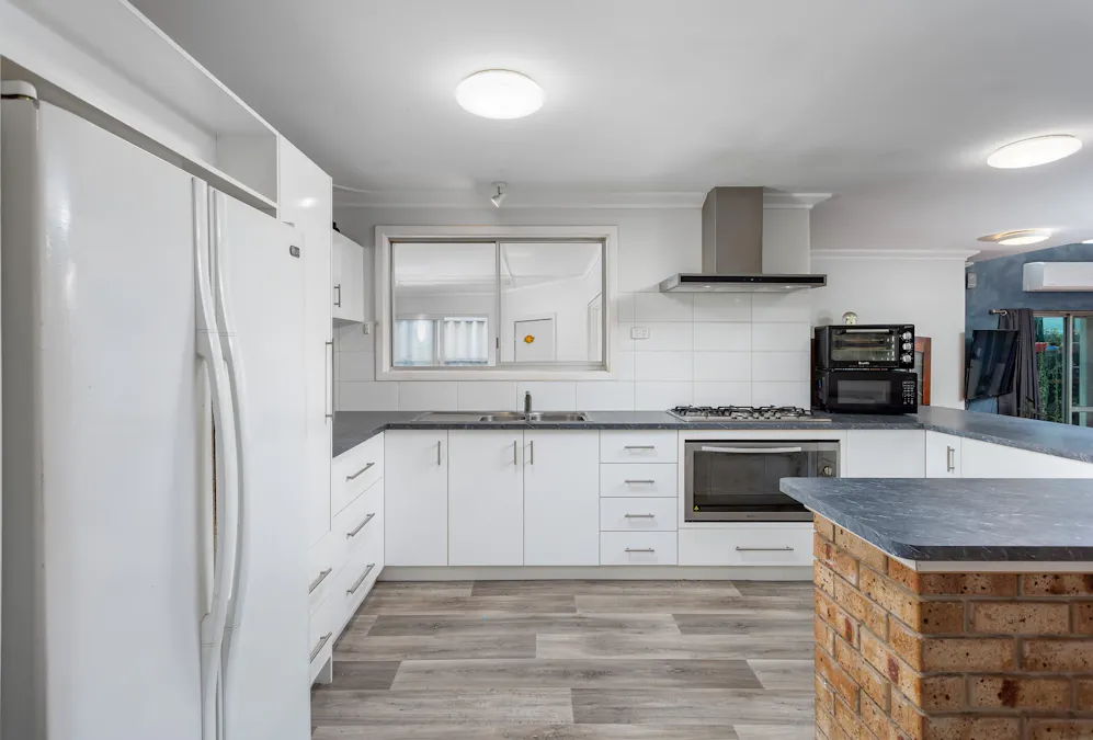 10 Wickham Way, Australind, WA, 6233 - Image 2