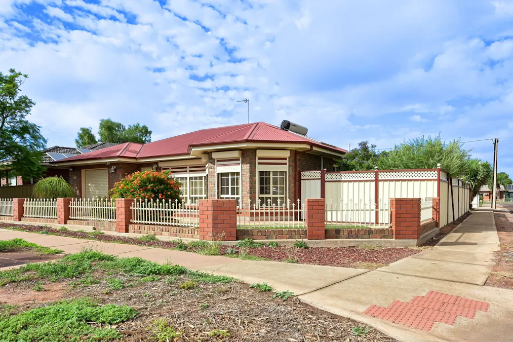 17 Viscount Slim Avenue, Whyalla Norrie, SA, 5608 - Image 3