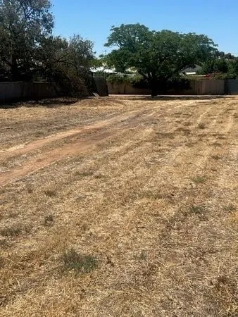 12 Gamenya Avenue, Merredin, WA, 6415 - Image 2