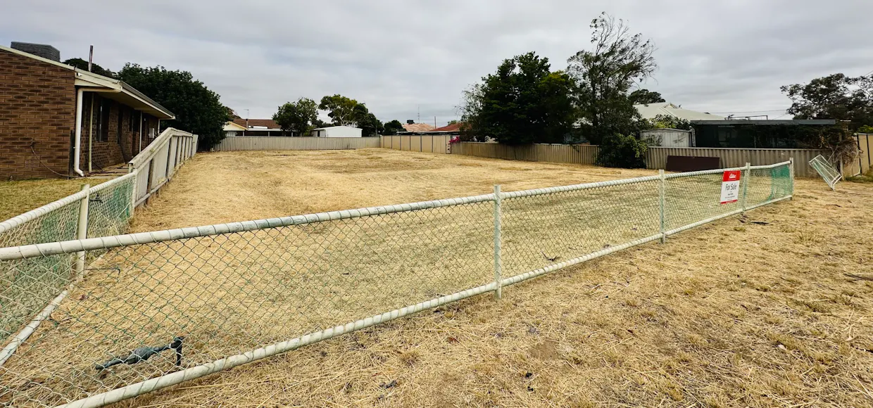 16 Solomon Street, Merredin, WA, 6415 - Image 2