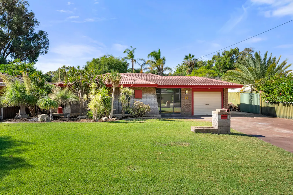 7 Lynda Crescent, Cooloongup, WA, 6168 - Image 1
