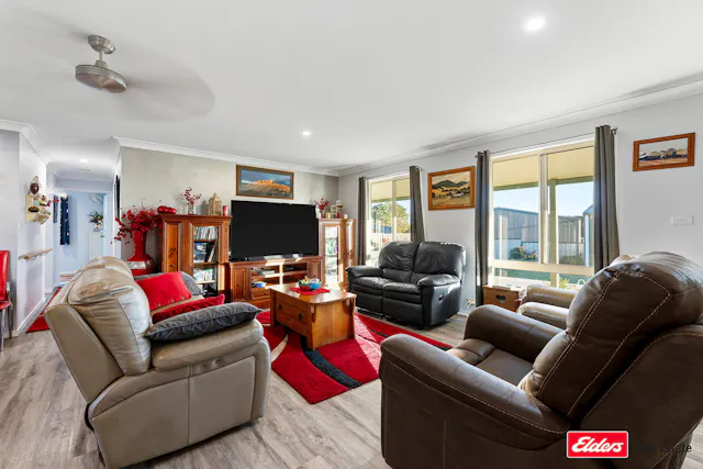 9B Smith Street — photo from Elders Real Estate Young