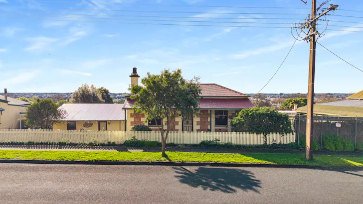 12 Lake Terrace West, Mount Gambier, SA, 5290 - Image 1