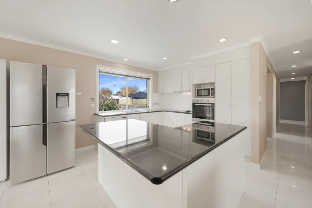 12 Radley Court, Mount Gambier, SA, 5290 - Image 2