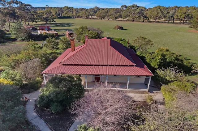 2 W Schultz Road — photo from Elders Real Estate Hamilton