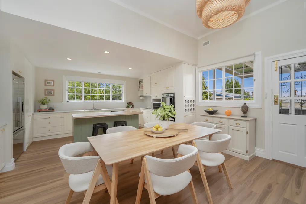 16 Clarendon Street, Hamilton, VIC, 3300 - Image 2