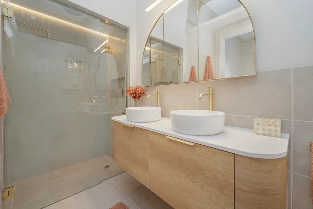 16 Clarendon Street, Hamilton, VIC, 3300 - Image 4