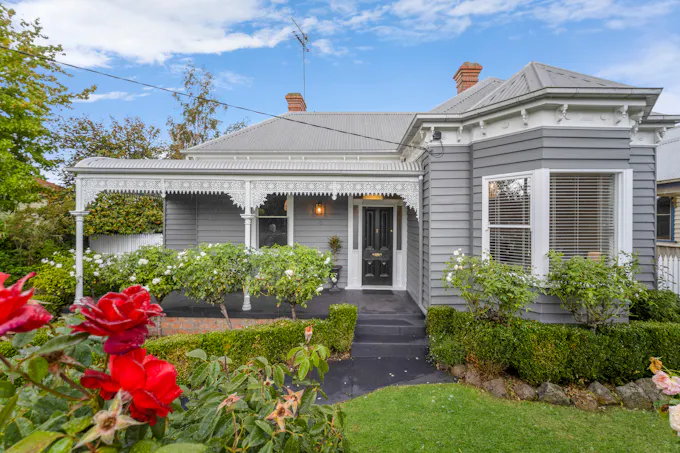 16 Clarendon Street, Hamilton, VIC, 3300 - Image 1