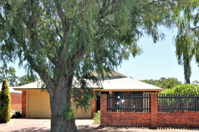 4/2 Nuytsia Avenue, Carey Park, WA, 6230 - Image 1