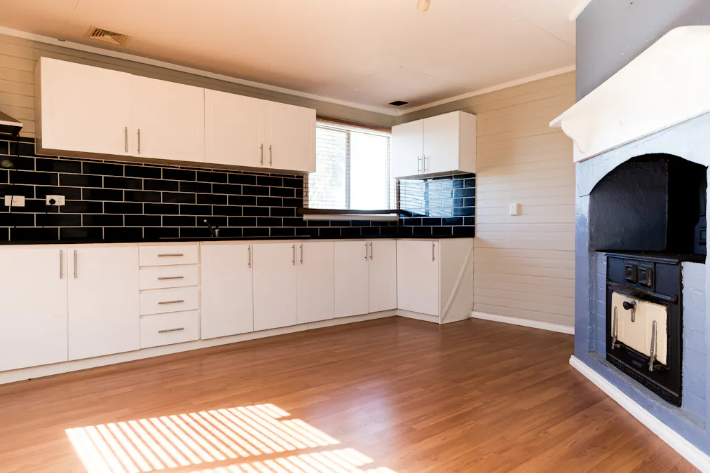 8 Ellis Road, Merredin, WA, 6415 - Image 7
