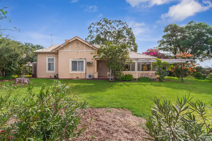 20 Dunstan Road, Waikerie, SA, 5330 - Image 1