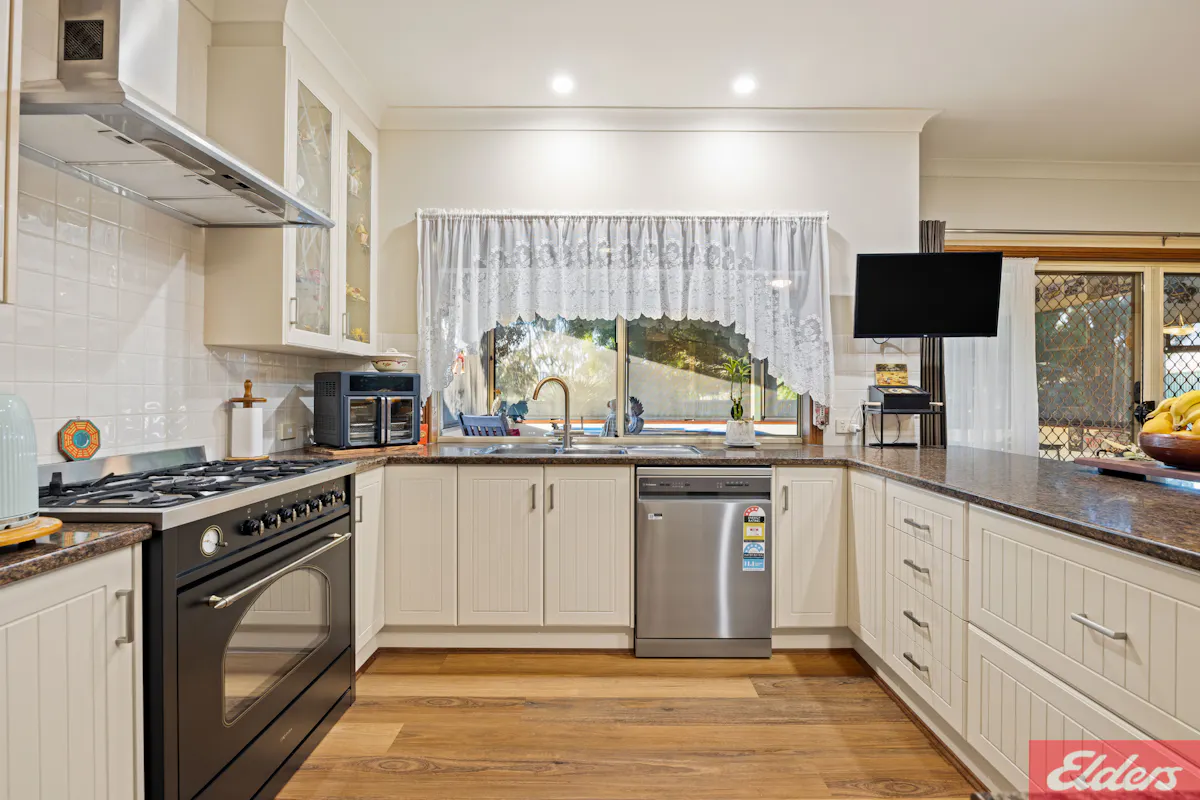 32 George Angas Drive — photo 16 of 30