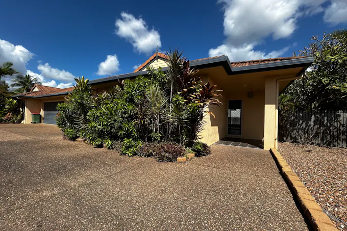 2/120-122 Robertson Street, Railway Estate, QLD, 4810 - Image 1