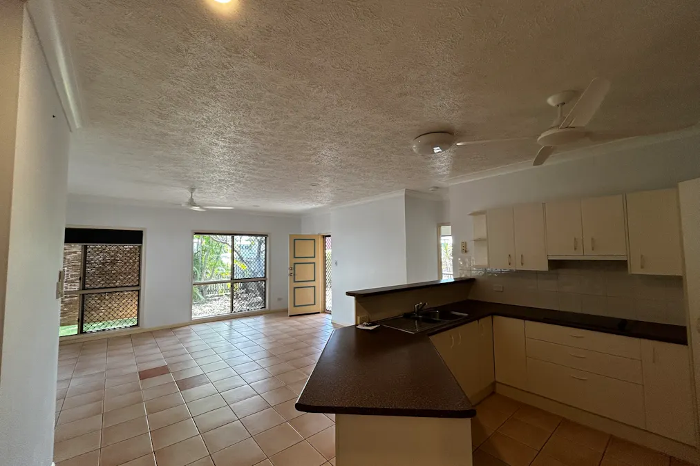2/120-122 Robertson Street, Railway Estate, QLD, 4810 - Image 5