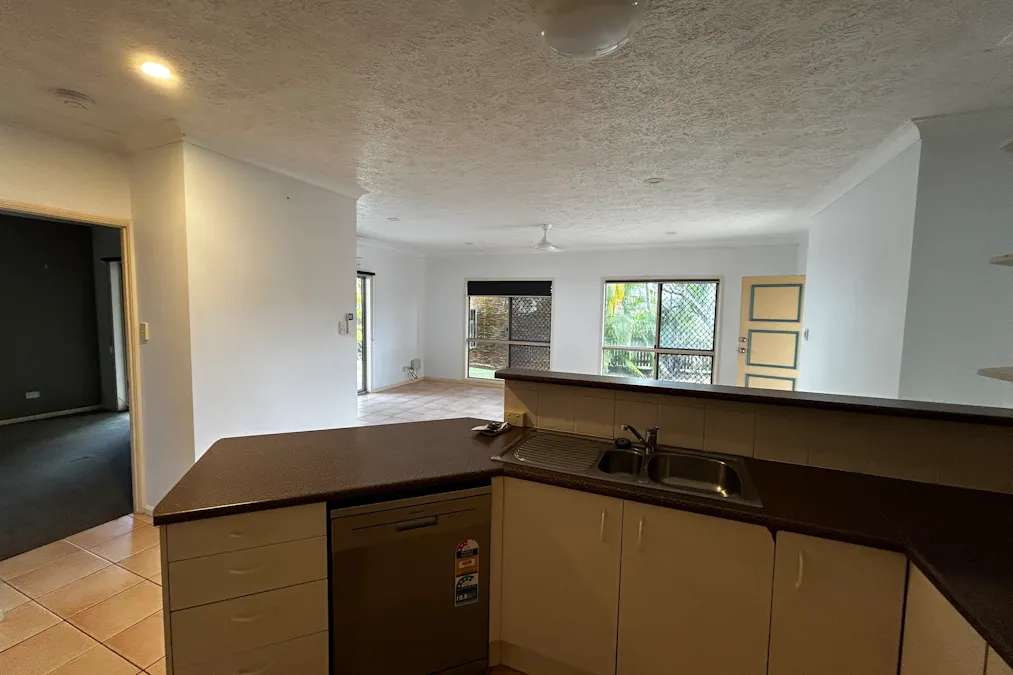 2/120-122 Robertson Street, Railway Estate, QLD, 4810 - Image 6
