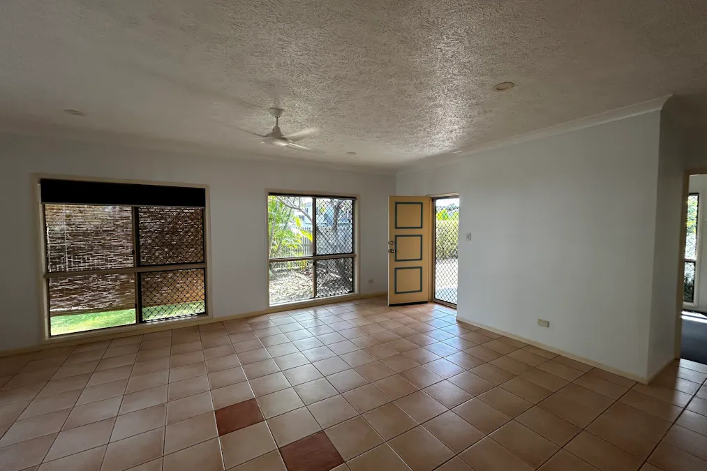 2/120-122 Robertson Street, Railway Estate, QLD, 4810 - Image 4