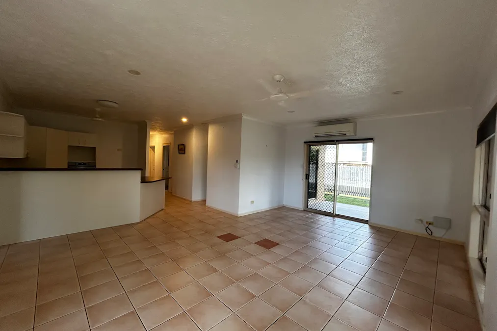 2/120-122 Robertson Street, Railway Estate, QLD, 4810 - Image 3