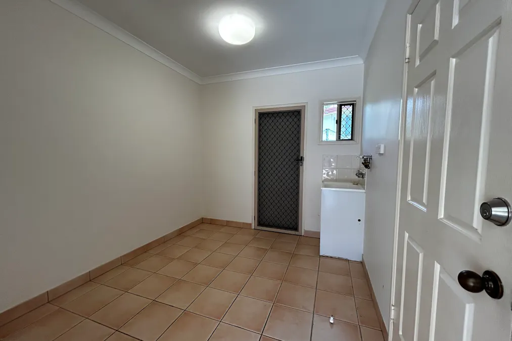 2/120-122 Robertson Street, Railway Estate, QLD, 4810 - Image 14